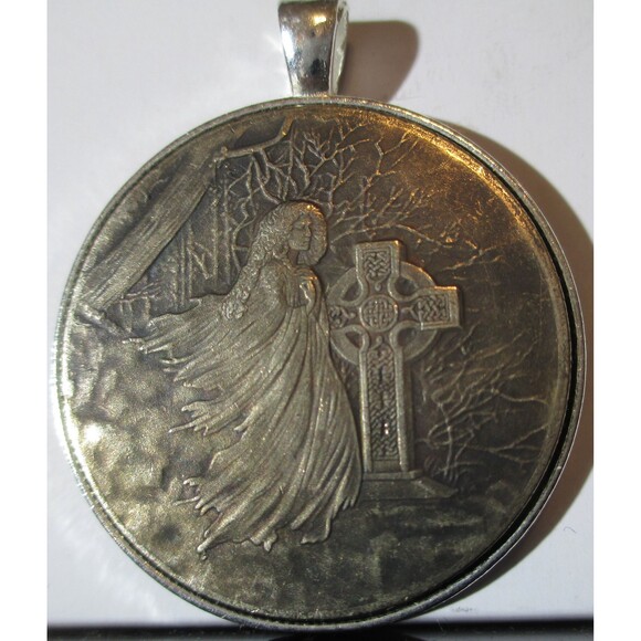 Celtic Lore - Banshi ( The Foreteller of Death) -Coin/Pendant - Picture 3 of 5